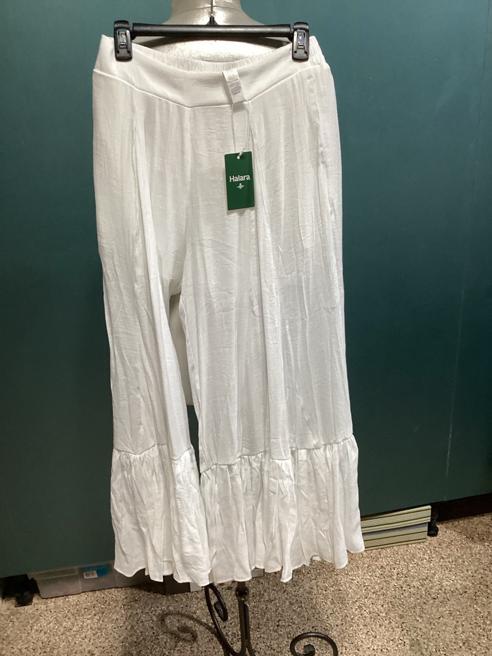 NWT gauze tiered pants